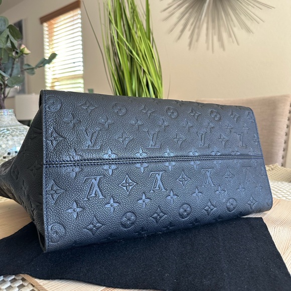 ♦️SOLD♦️ Louis Vuitton Monogram Empreinte Bag - Picture 6 of 16
